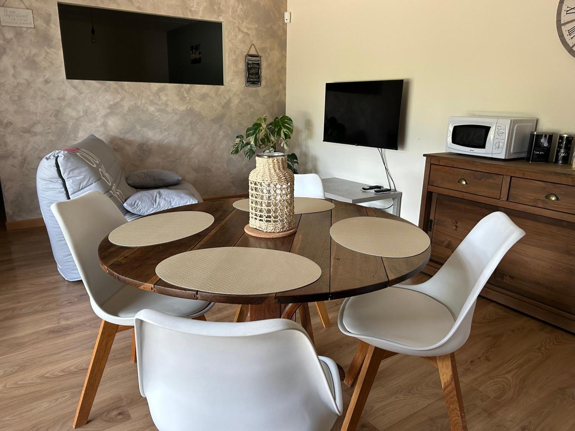 Au Coeur Des Bois Apartamento Saint-Germain-du-Salembre